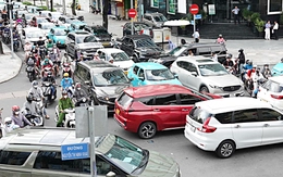 Giảm kẹt xe: Cần tăng diện tích đất giao thông và nâng cao ý thức