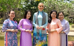 Đến Việt Nam, thấy áo dài khắp nơi