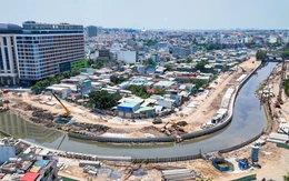 Dọc dự án rạch Xuyên Tâm: Nơi đang thi công nhộn nhịp, nơi um tùm cây cỏ