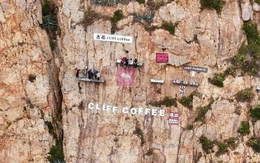 Quán cà phê 'treo mình' trên vách đá: Trải nghiệm đẹp đến thót tim