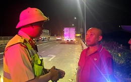 Theo chân cảnh sát giao thông tuần tra xuyên đêm trên tuyến cao tốc dài nhất nước