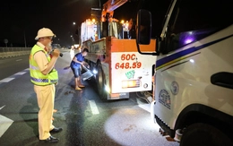 Tuần tra xuyên đêm trên cao tốc