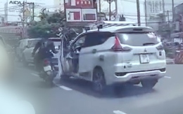 Mở cửa ô tô gây tai nạn rồi rời đi, tài xế bị phạt 5 triệu đồng