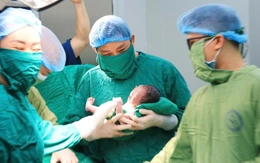 Sản phụ sinh con thành công ở tuổi 60