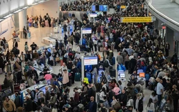 Ông Trump cứng rắn vụ ngân sách, dân Mỹ tiếp tục xếp hàng ở sân bay