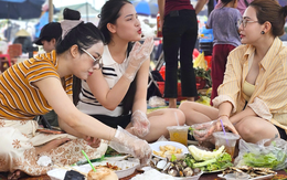 Nhiều du khách đến biển xã Hải Châu, Nghệ An ăn cá trích nướng nhờ clip hot trên mạng