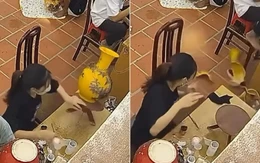 Cô gái đứng hình vì chiếc bình đắt tiền vỡ vụn trước mắt