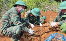 Phát hiện hài cốt liệt sĩ cùng nhiều di vật ở vùng rừng giáp biên giới Lào