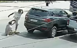 Trên con dốc trượt khỏi bản thân