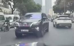 Tự ý lắp đèn ưu tiên trên ô tô, tài xế bị phạt 5 triệu đồng