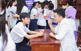 Hiểm họa từ việc nặn mụn: Da mặt bị nhiễm trùng, sẹo rỗ