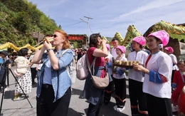 Trung Quốc thí điểm cho người nước ngoài đăng ký lưu trú trực tuyến