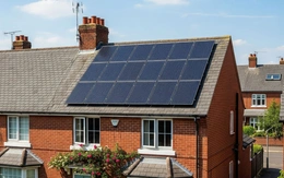 Sau cú sốc năng lượng, Anh yêu cầu nhà mới xây phải lắp pin mặt trời