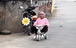 Cụ bà 88 tuổi đạp xe đồ chơi đi mua trầu cau