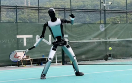 HLV cũ của Serena Williams bật cười xem robot chơi quần vợt