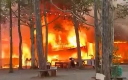 Cháy khu kinh tế đêm ở Măng Đen, nhiều gian hàng bị thiêu rụi