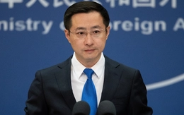 Nhật Bản 'rất tiếc' vì vụ cầm dao đột nhập đại sứ quán, Trung Quốc tuyên bố 'còn lâu mới đủ'