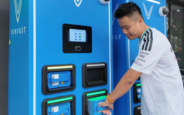 Bao giờ người Việt sẽ quen dùng xe máy kiểu 'hết pin thì đổi' như 'hết xăng thì đổ?