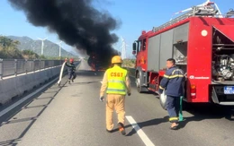 Xe tải bốc cháy trên cao tốc Cam Lâm - Vĩnh Hảo, hàng hóa bị thiêu rụi