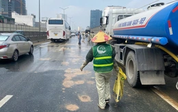 Xử lý tài xế xe tải để bùn đất rơi xuống đường, đóng thành mảng lớn ở đường vành đai 3 trên cao