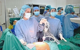 Đi khám vì đau bụng âm ỉ, người đàn ông phát hiện mắc cùng lúc 2 loại ung thư