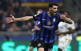 Cựu ngôi sao Inter Milan từ bỏ sự nghiệp để nhập ngũ quân đội Iran