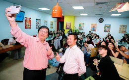 Học tại báo Tuổi Trẻ, sinh viên Văn Lang 'họp báo' cùng tác giả Trần Hữu Phúc Tiến