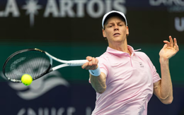 Jannik Sinner hoàn tất kỳ tích vô tiền khoáng hậu