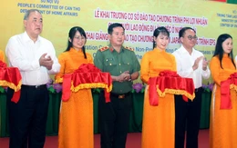 Đào tạo chương trình phi lợi nhuận cho người đi lao động nước ngoài đầu tiên ở miền Tây