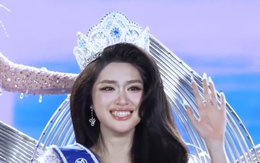 Khoảnh khắc đăng quang của Miss World Vietnam 2025 Phan Phương Oanh
