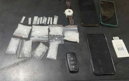 Tài xế dương tính với ma túy chở người tàng trữ ma túy trên xe hơi