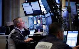 Đọc nhanh 4-3: Giá dầu tăng, đồng USD mạnh lên, chứng khoán Mỹ cùng vàng bị bán tháo