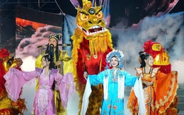 Rực rỡ đêm hội Nguyên tiêu, đậm sắc màu văn hóa Việt - Hoa