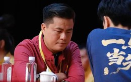 Kỳ thủ Lại Lý Huynh giao lưu trực tuyến cùng bạn đọc báo Tuổi Trẻ