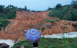 8 người đi rẫy về qua suối gặp lũ quét, 3 người bị vùi lấp