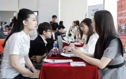 Sinh viên phỏng vấn thử, việc làm thật