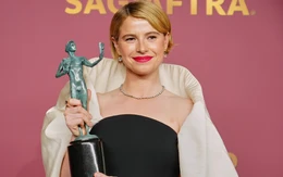 Jessie Buckley: Ngôi sao 'càn quét' mùa giải thưởng và thời trang thảm đỏ