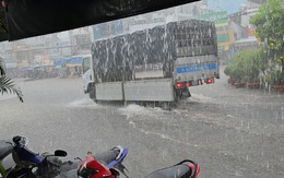 Mưa trái mùa gây ngập nhiều đoạn quốc lộ 91 ở khu vực Bảy Núi, An Giang