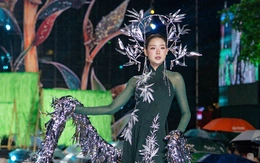 Các hoa hậu 'kể chuyện di sản' trên phố đi bộ Nguyễn Huệ trong Lễ hội Áo dài TP.HCM