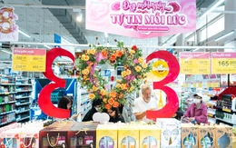 Đến siêu thị dịp 8-3: Trao món quà nhỏ, gửi lời yêu lớn