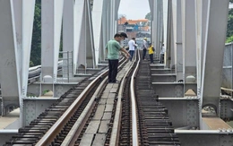 Vụ sà lan va cầu Ghềnh: Phải thay mới nhịp giữa nhưng sửa tạm để tàu chạy