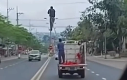 Xử phạt tài xế xe biển xanh chở người trên thùng xe sau video lan truyền trên TikTok