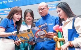 Hàng ngàn học sinh đội mưa đến Ngày hội Tư vấn tuyển sinh - hướng nghiệp tại Hà Nội