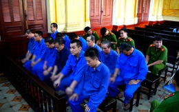 Xét xử 12 bảo vệ nhận tiền làm ngơ cho xe tải nặng đi vào đường cấm khu công nghệ cao