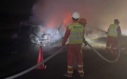 Xe container bốc cháy dữ dội trên cao tốc TP.HCM - Trung Lương