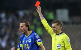 Trọng tài hứng chịu 'cơn mưa' phẫn nộ vì bắt ép tuyển Ý