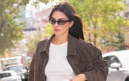 8 cách phối áo thun trắng không bao giờ lỗi mốt từ các sao thời trang