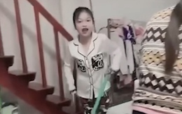 Cô gái diễn lại cảnh khi nhà có con gái lười biếng bị mẹ mắng
