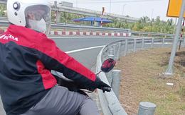 Nhiều người chạy xe máy vào cao tốc Trung Lương - Mỹ Thuận - Cần Thơ bất chấp nguy hiểm