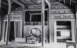 Dùng gỗ ghép bịt cửa di tích nhà hát cung đình độc đáo nhất Việt Nam, tại sao?